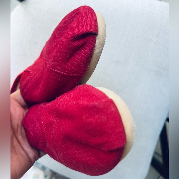 TOMS Shoes Classic Canvas Slip On in Red Size W7 - Picture 5 of 6